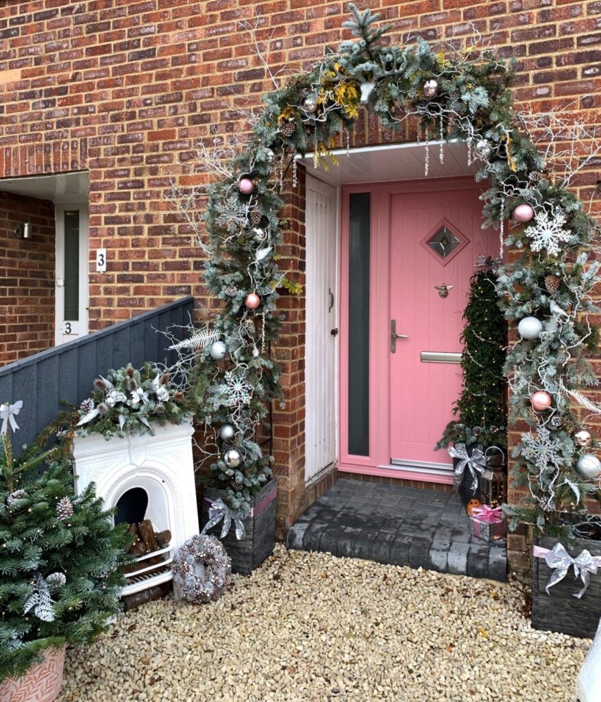 Our favourite Christmas door decorations of 2020